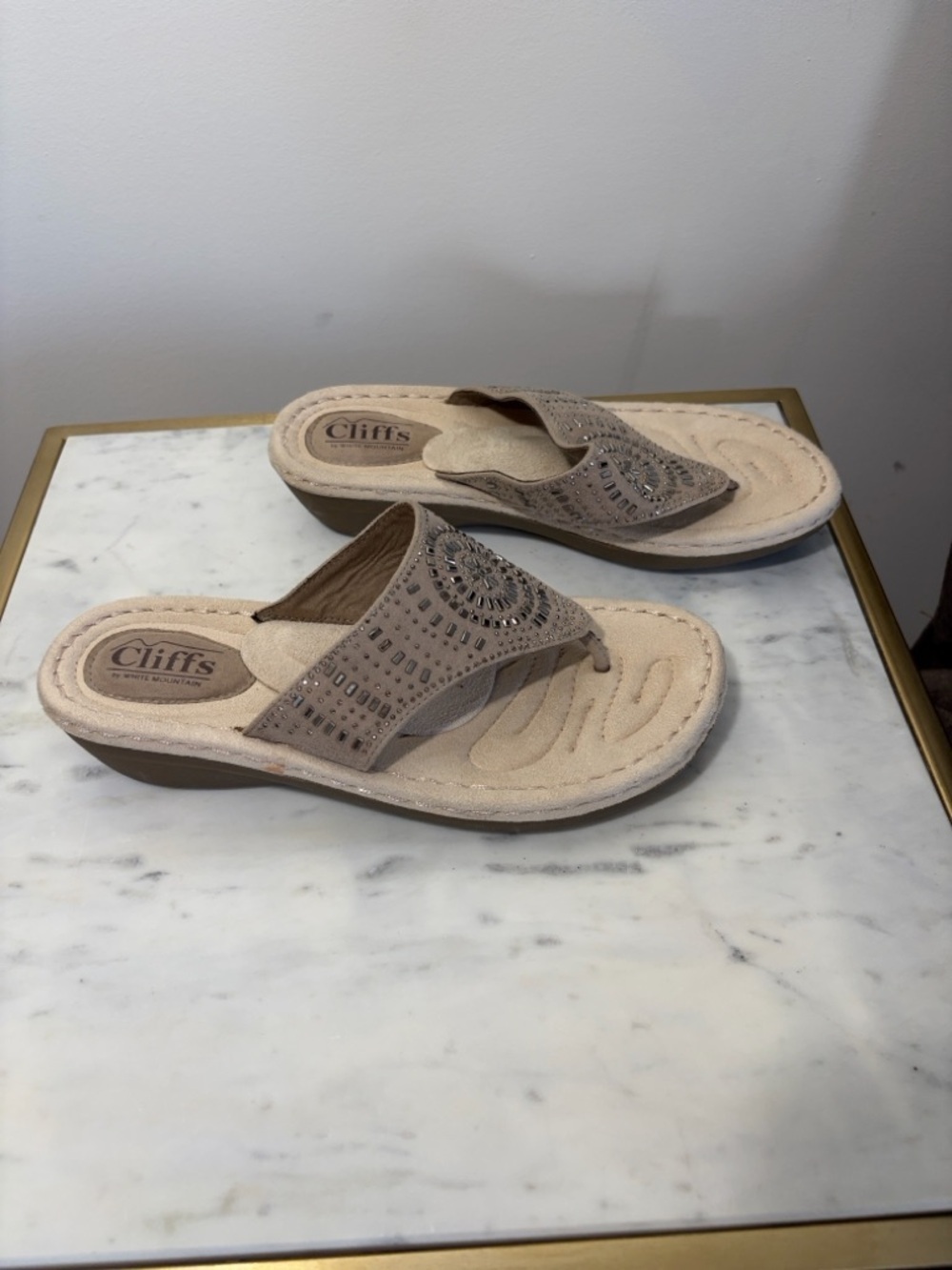 Cliffs by WHITE MOUNTAIN Cienna Beaded Thong Sandal - 8 EUC - Picture 5 of 8
